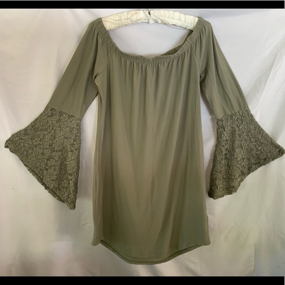 No Comment Plus Off The Shoulder Top - Picture 2 of 3